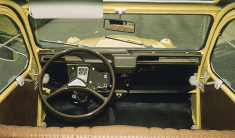 2cv_special_1975_interieur.jpg